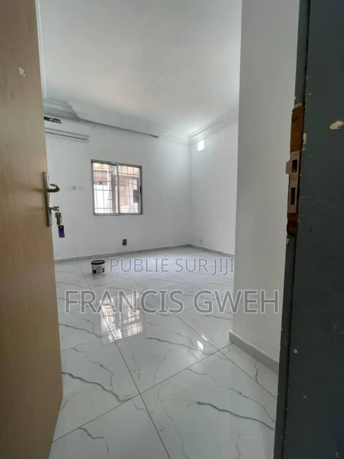 5chbre Duplex dans Francis Gweh, Cocody à Louer