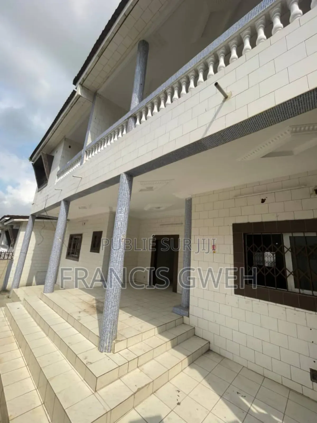 4chbre Duplex dans Francis Gweh, Cocody à Louer