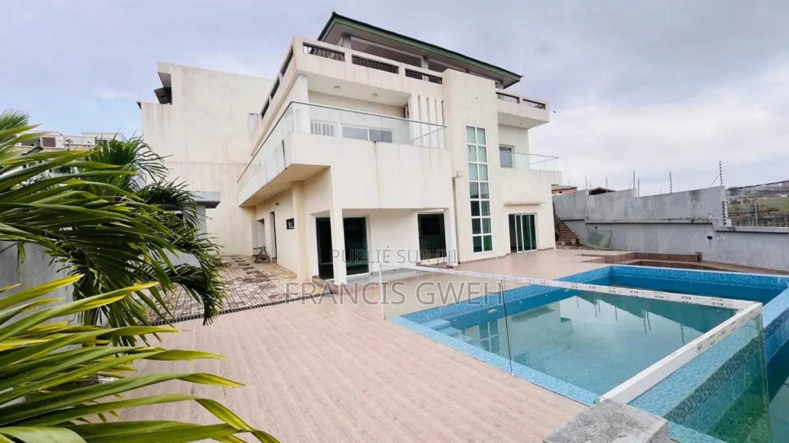 8chbre Duplex dans Francis Gweh, Cocody à Louer
