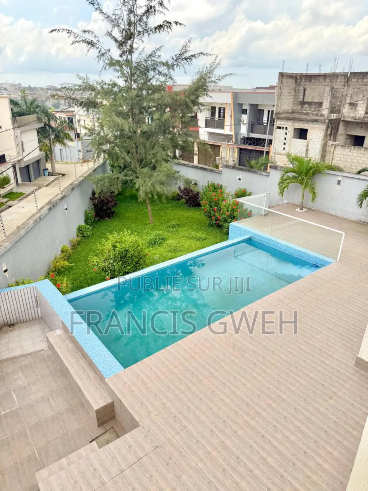 8chbre Duplex dans Francis Gweh, Cocody à Louer