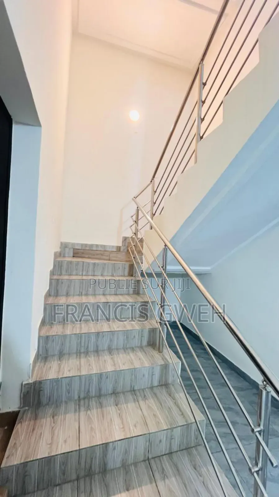 8chbre Duplex dans Francis Gweh, Cocody à Louer