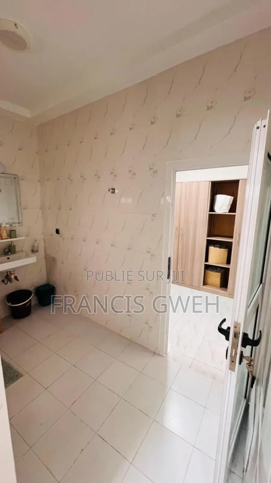 8chbre Duplex dans Francis Gweh, Cocody à Louer