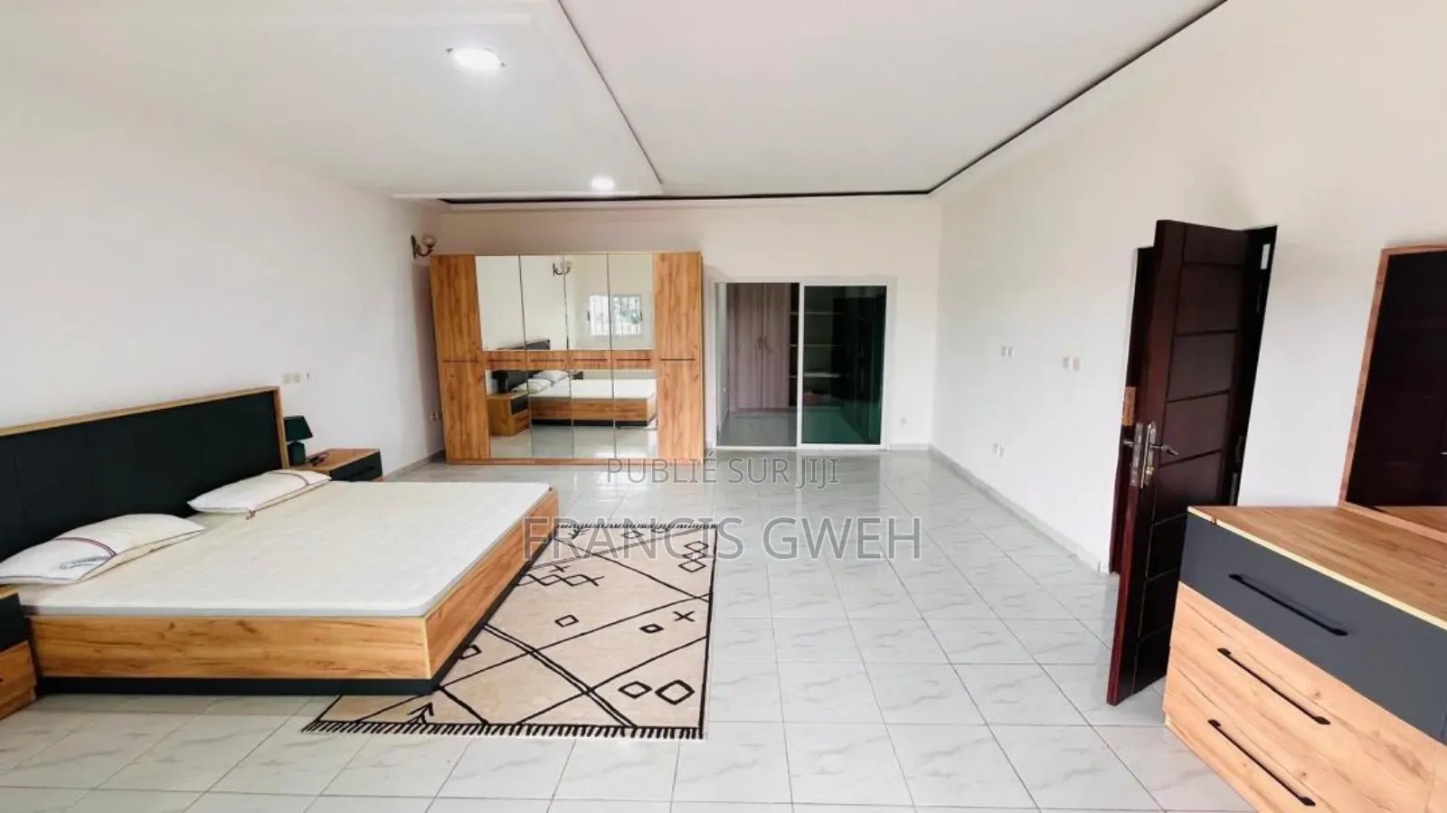 8chbre Duplex dans Francis Gweh, Cocody à Louer