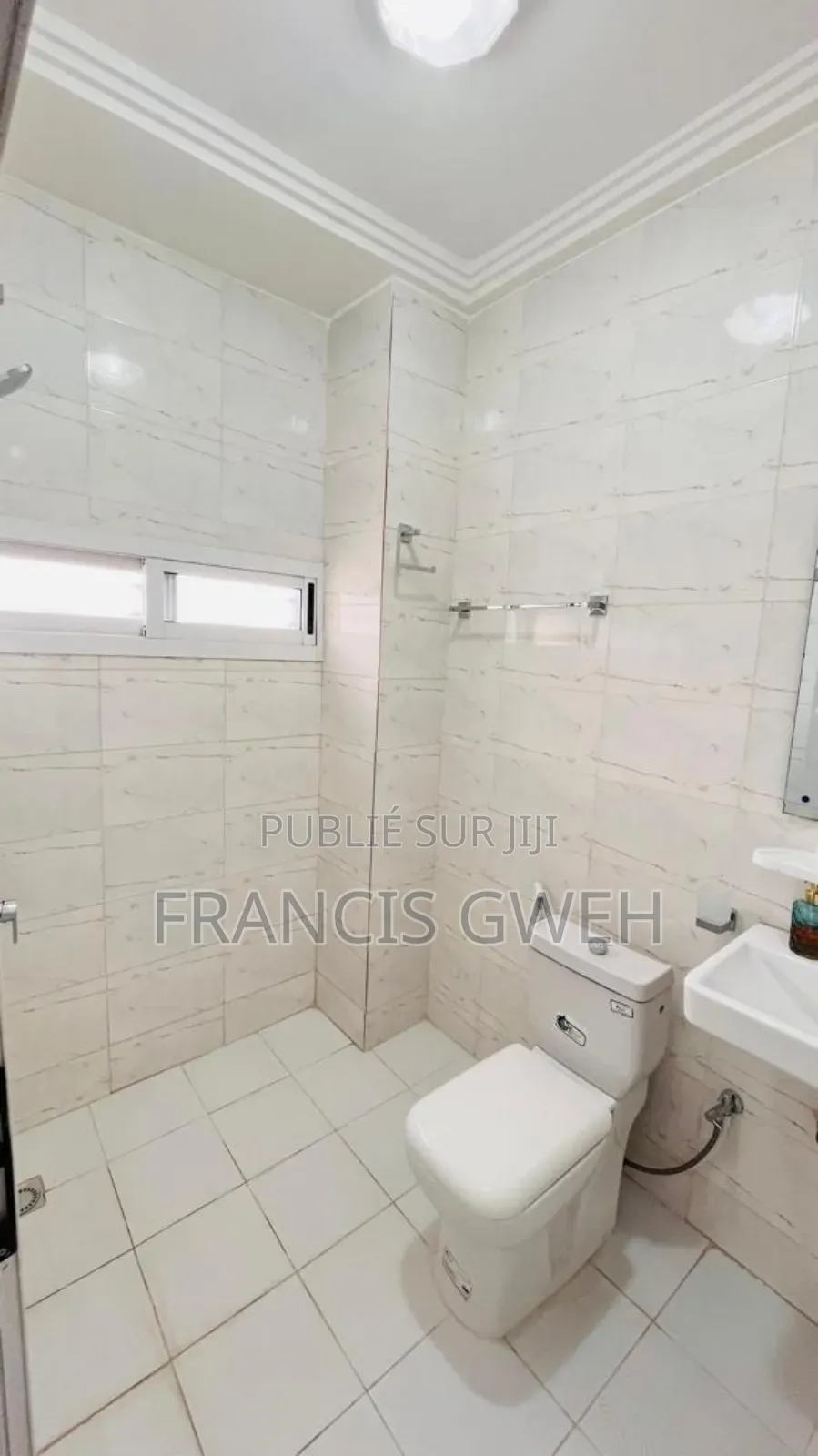 8chbre Duplex dans Francis Gweh, Cocody à Louer