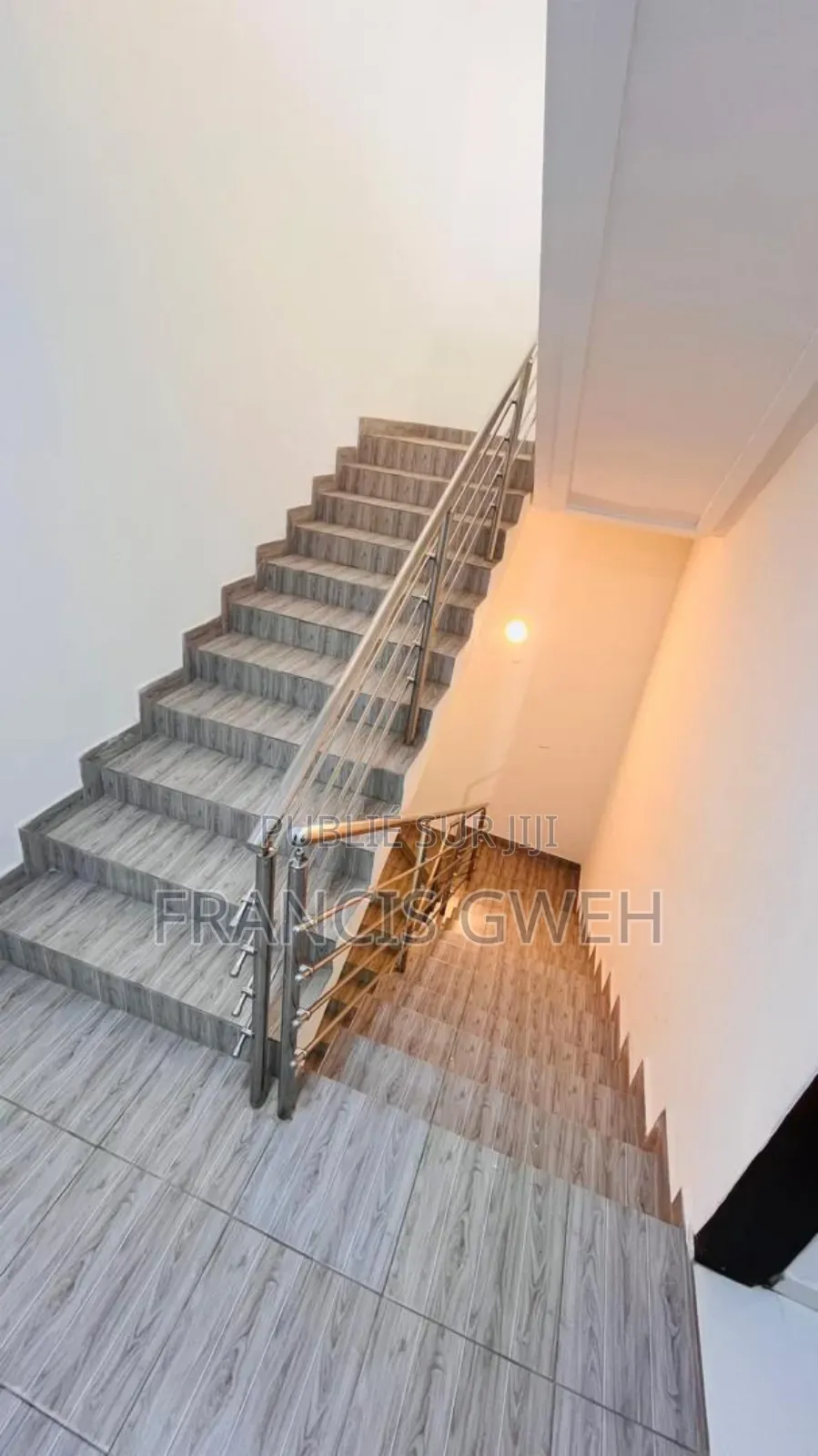 8chbre Duplex dans Francis Gweh, Cocody à Louer