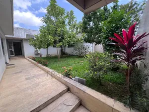 7chbre Duplex dans Francis Gweh, Cocody à Louer
