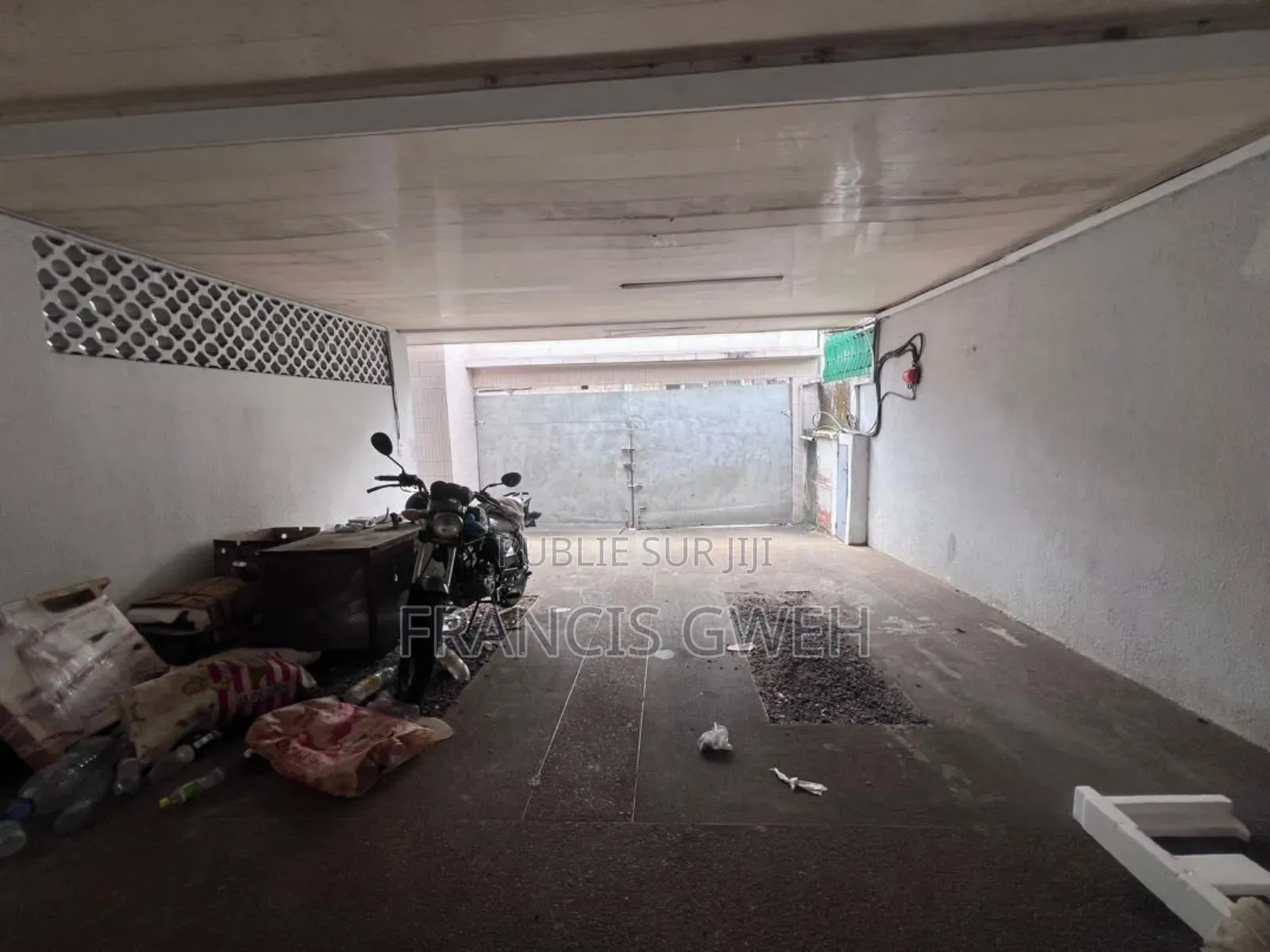 7chbre Duplex dans Francis Gweh, Cocody à Louer