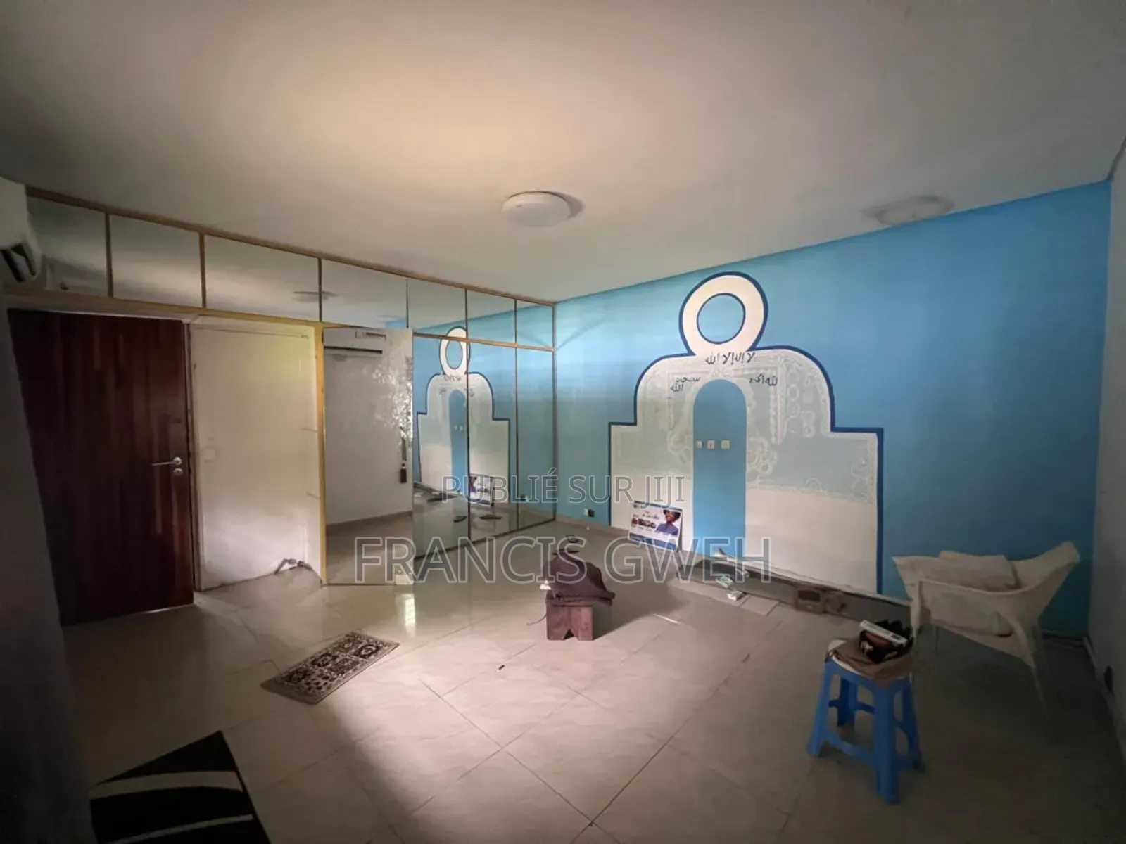 7chbre Duplex dans Francis Gweh, Cocody à Louer