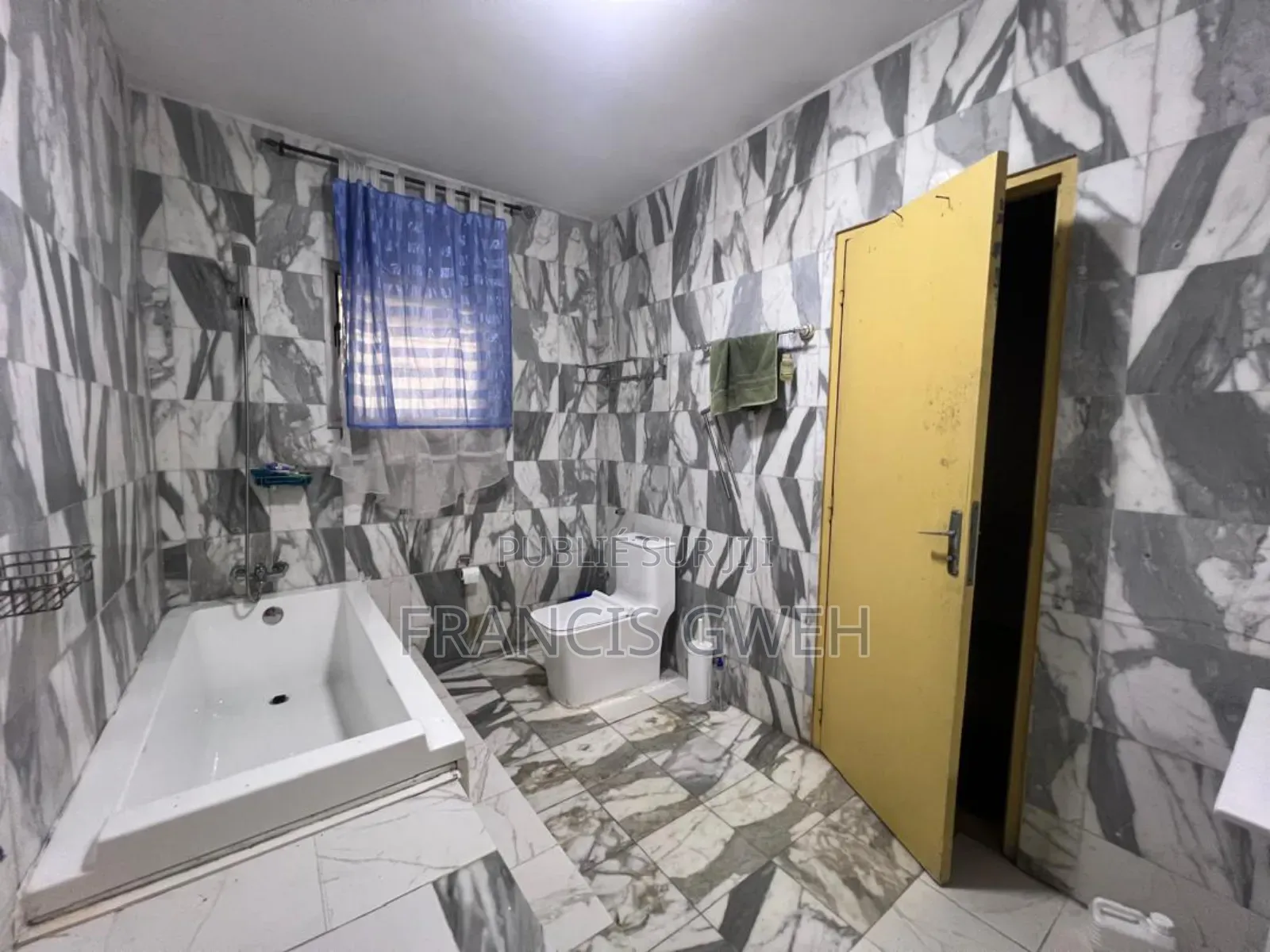 7chbre Duplex dans Francis Gweh, Cocody à Louer