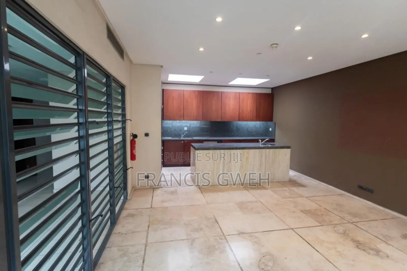 4chbre Appartement dans Francis Gweh, Cocody à Louer