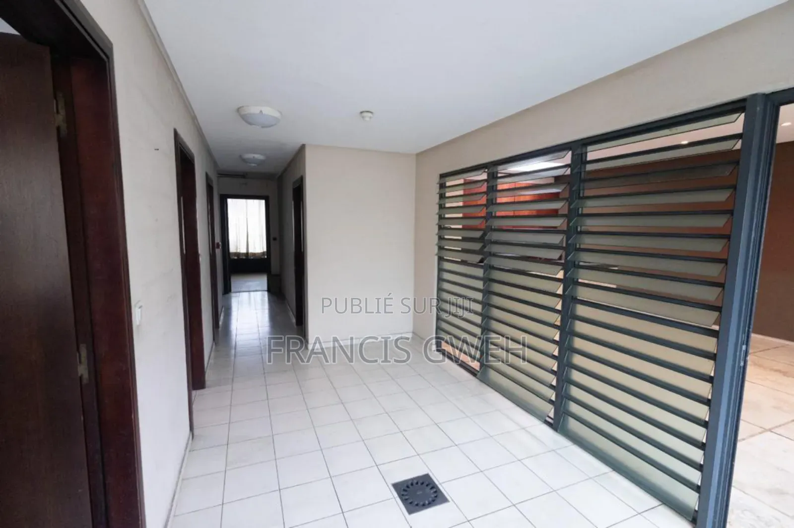 4chbre Appartement dans Francis Gweh, Cocody à Louer