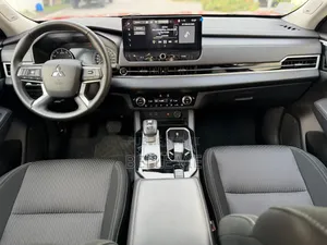 Mitsubishi Outlander ES 2025 Rouge