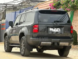 Toyota Land Cruiser Prado 2.4 Hybrid 2025 Noir