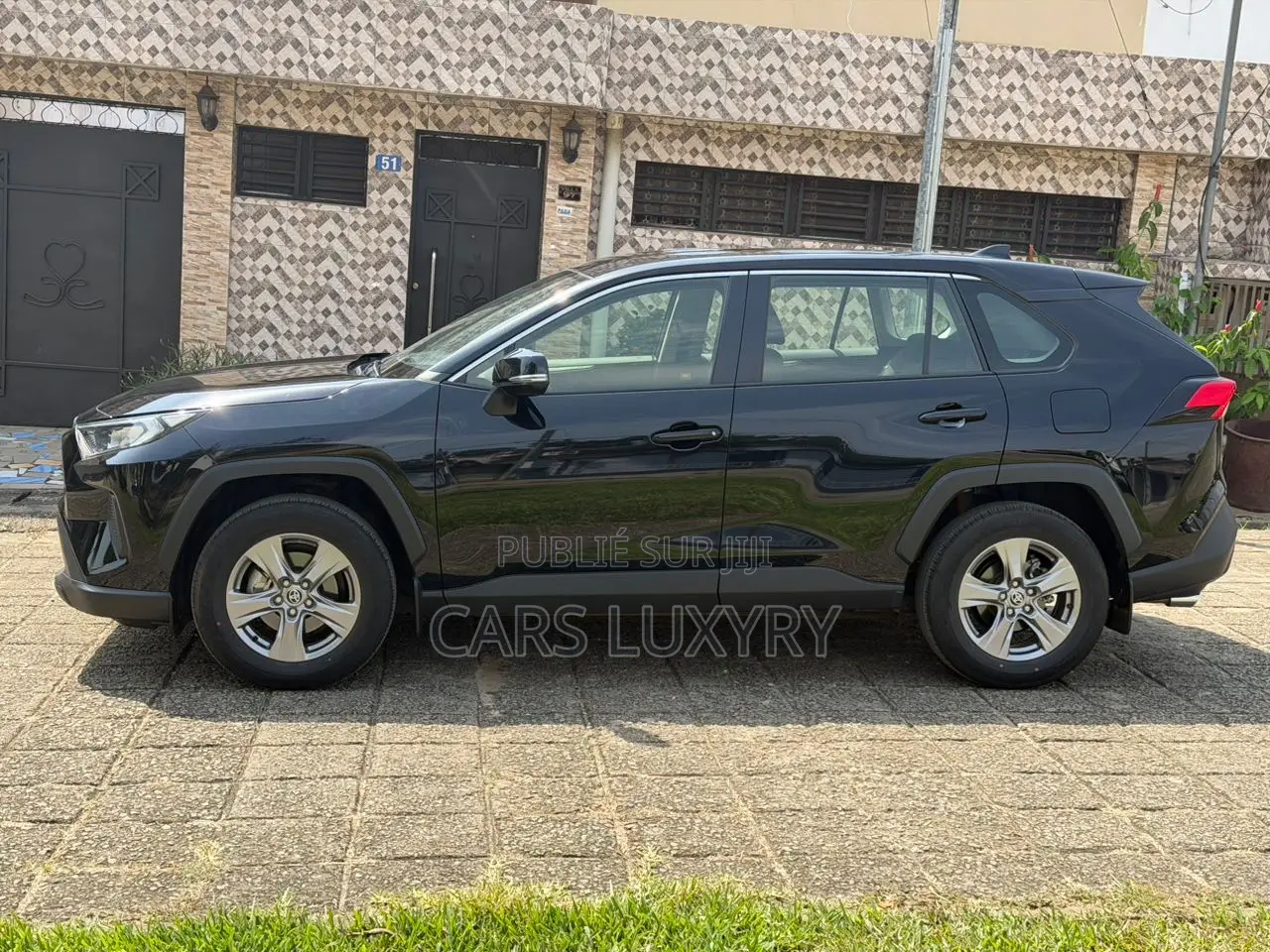 Toyota RAV4 LE 2025 Noir