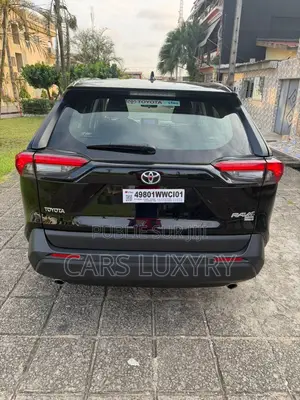 Toyota RAV4 LE 2025 Noir