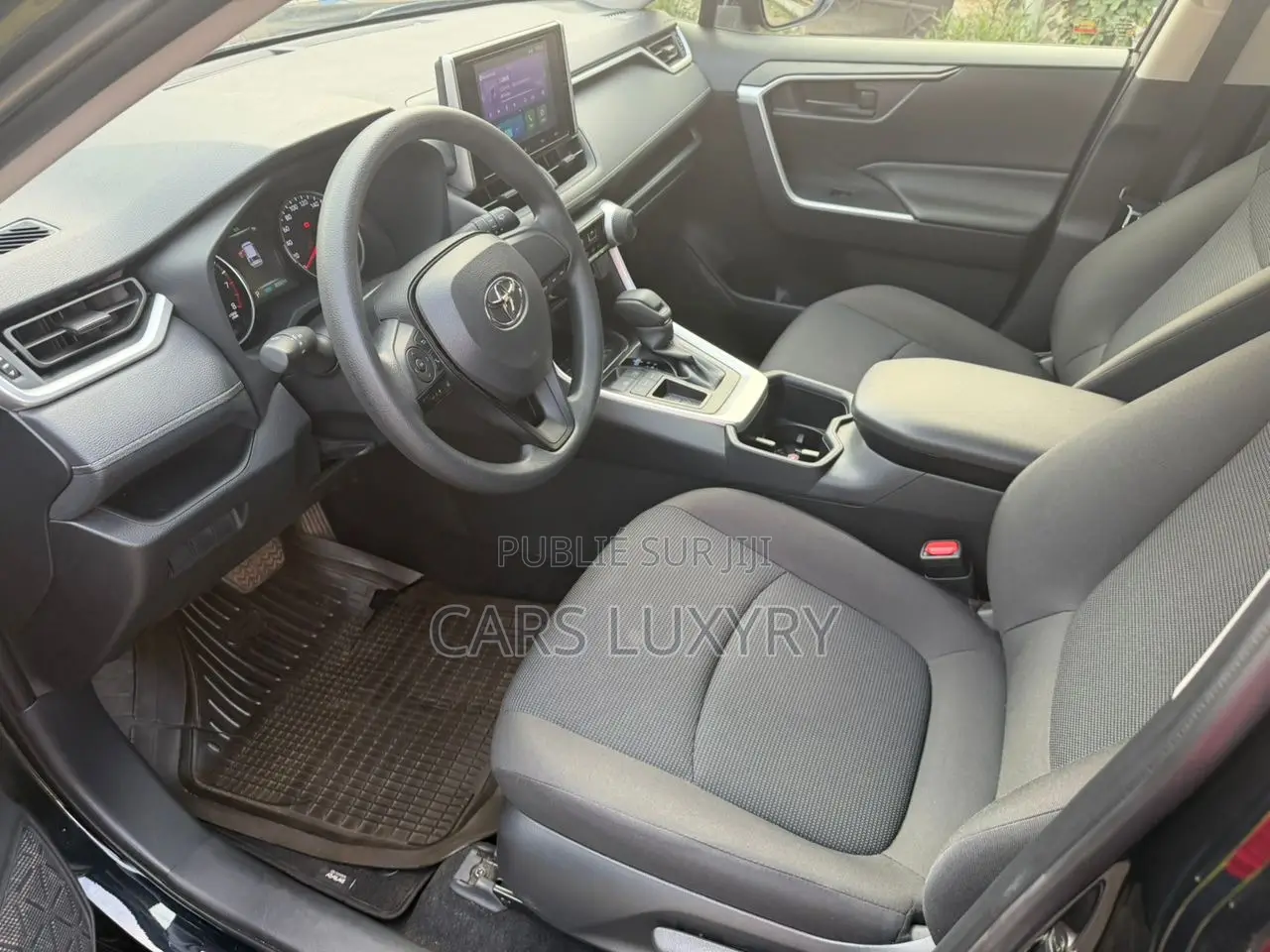 Toyota RAV4 LE 2025 Noir