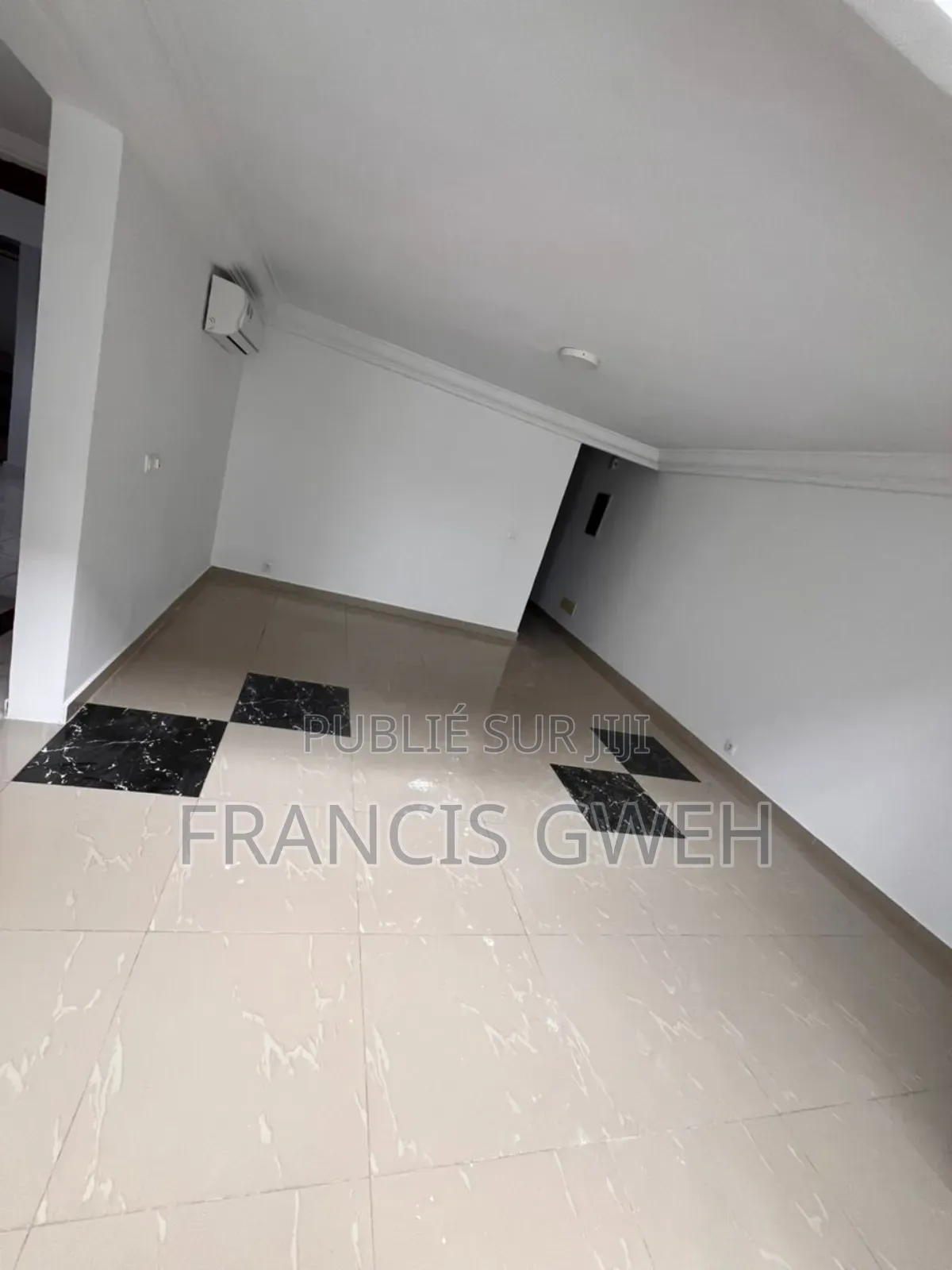 3chbre Appartement dans Francis Gweh, Cocody à Louer