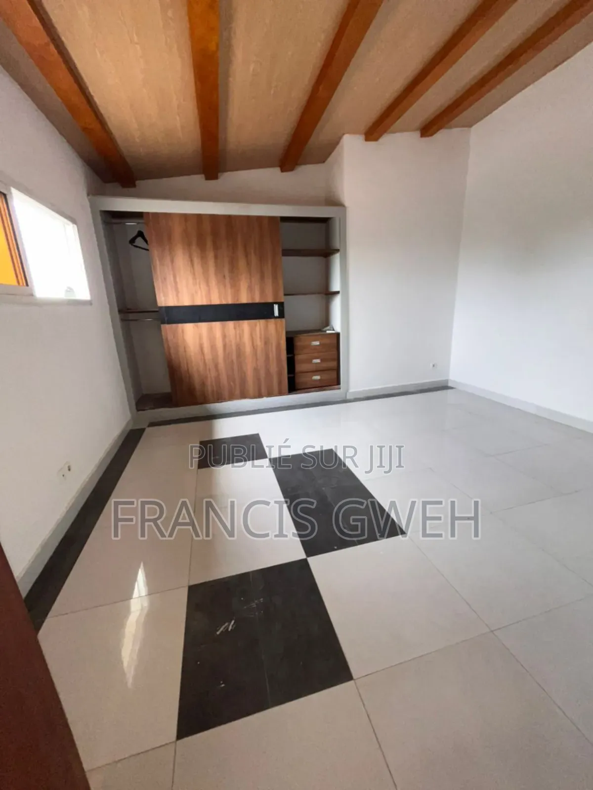 3chbre Appartement dans Francis Gweh, Cocody à Louer