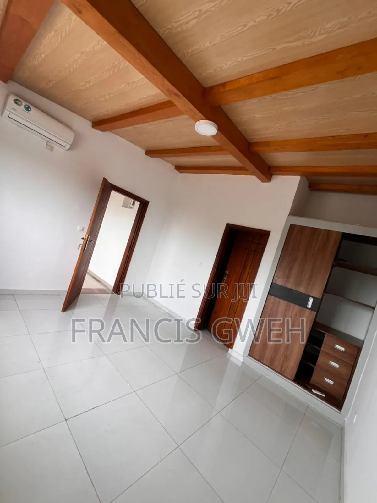 3chbre Appartement dans Francis Gweh, Cocody à Louer