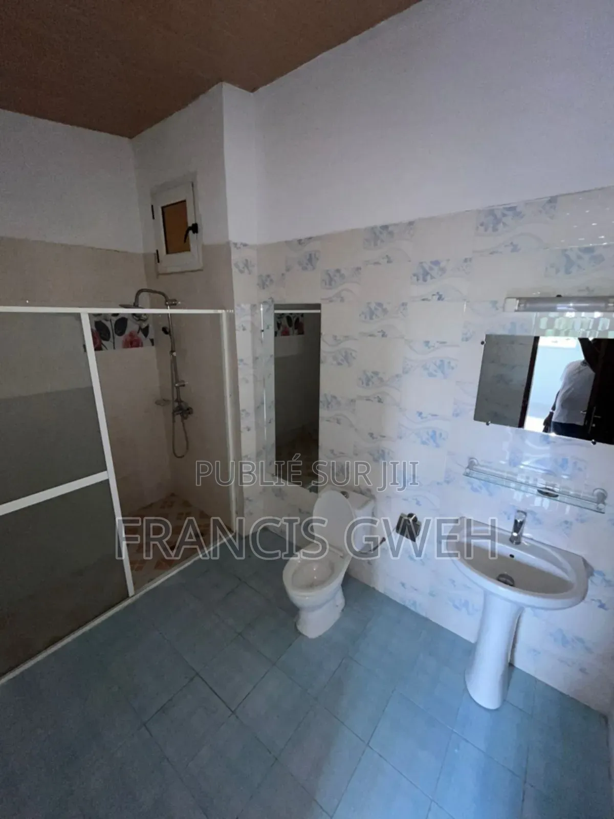 3chbre Appartement dans Francis Gweh, Cocody à Louer