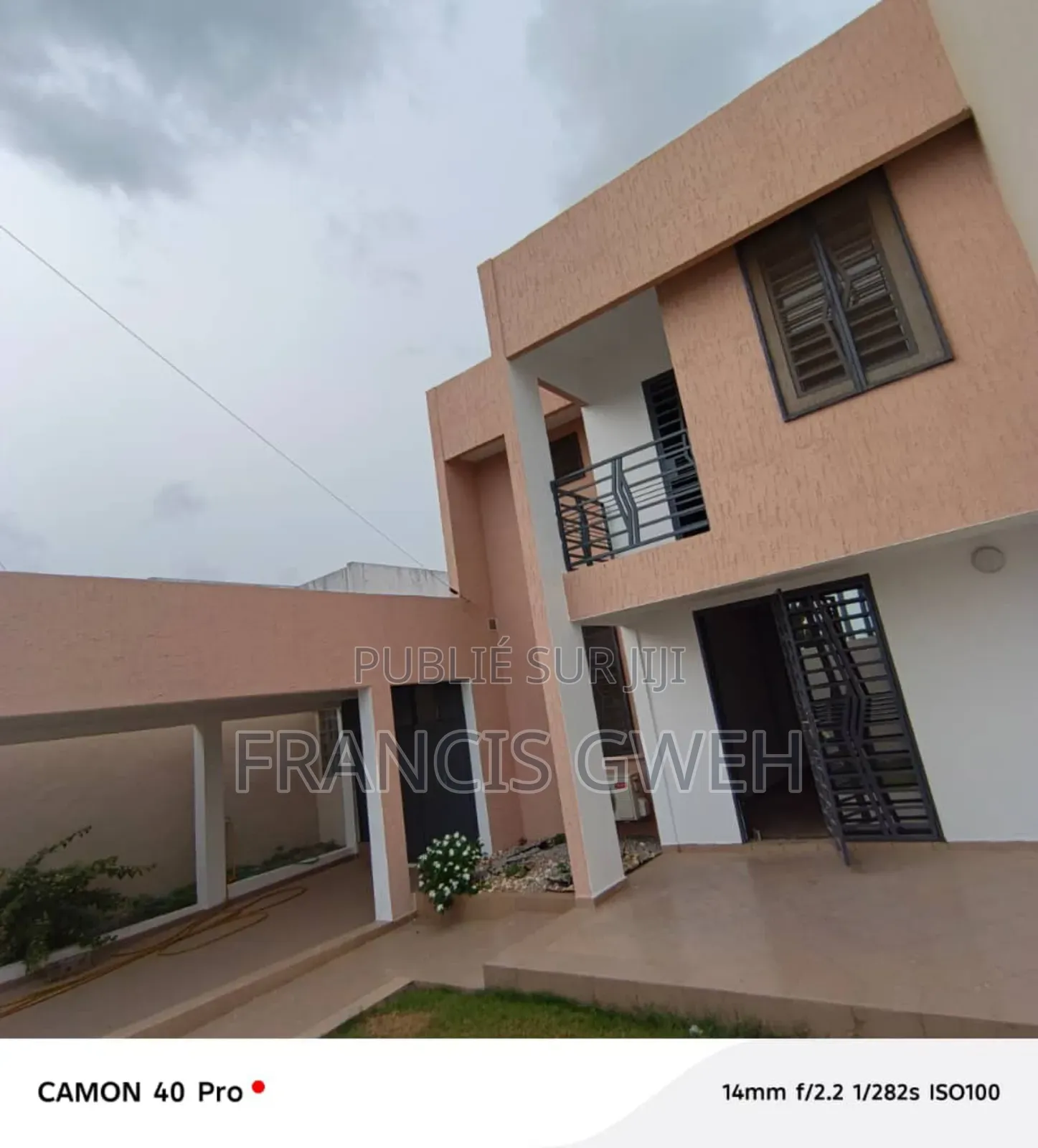 4chbre Duplex dans Francis Gweh, Cocody à Louer