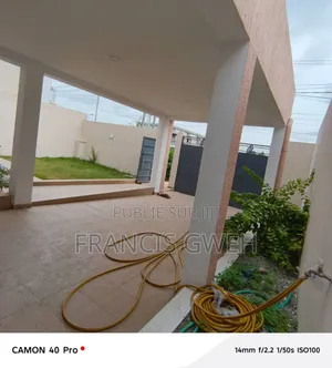4chbre Duplex dans Francis Gweh, Cocody à Louer