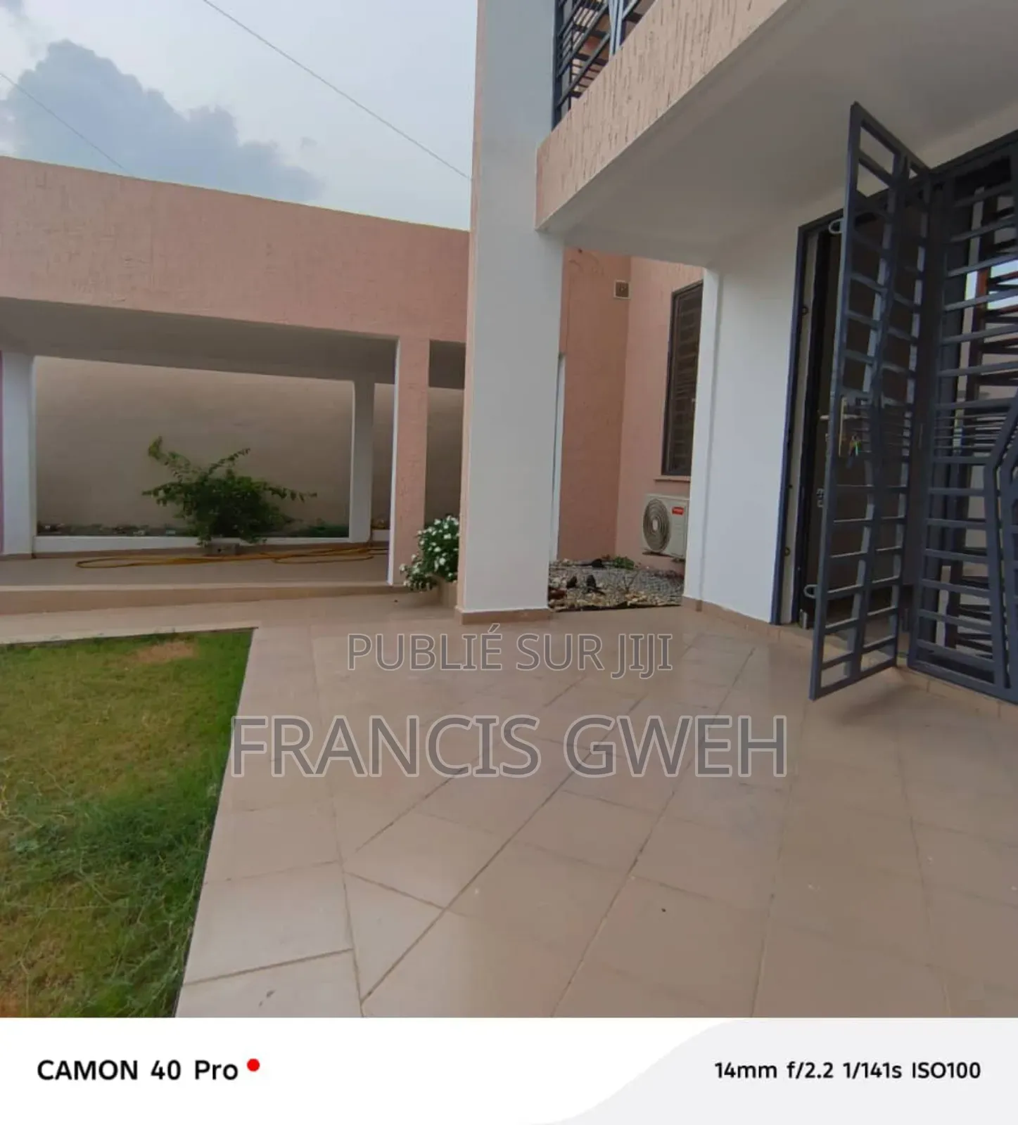 4chbre Duplex dans Francis Gweh, Cocody à Louer