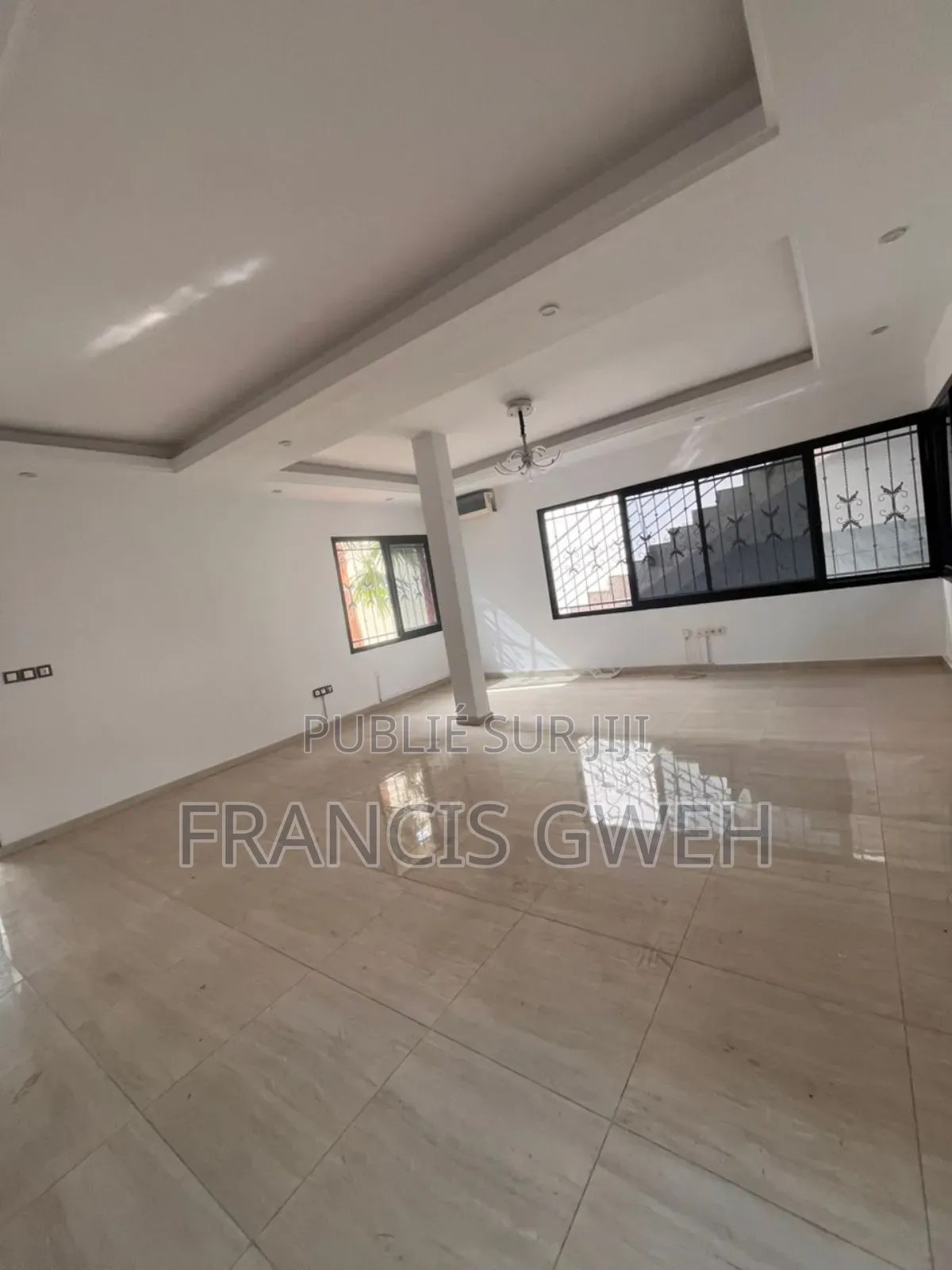 5chbre Duplex dans Francis Gweh, Cocody à Louer