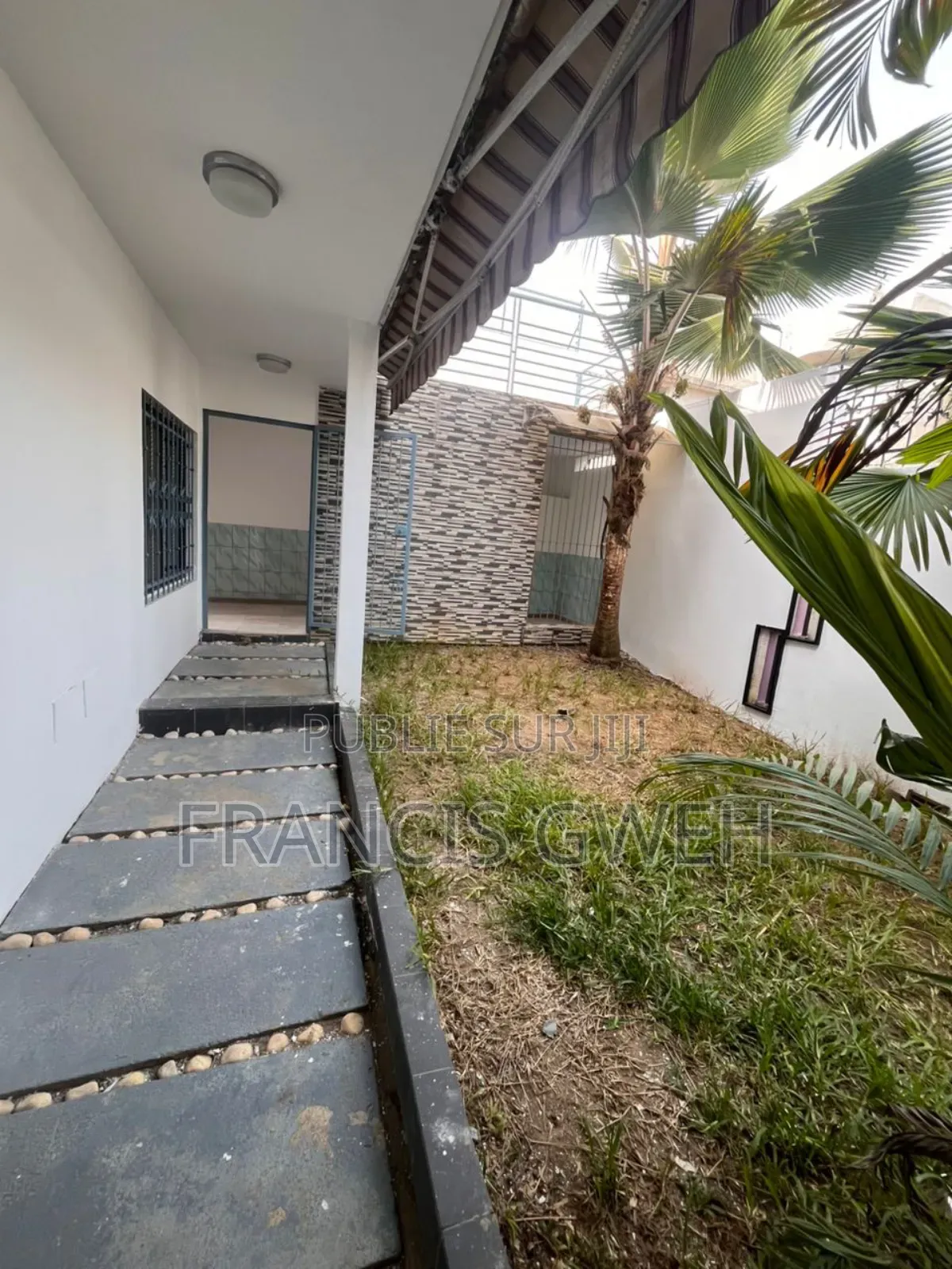 5chbre Duplex dans Francis Gweh, Cocody à Louer