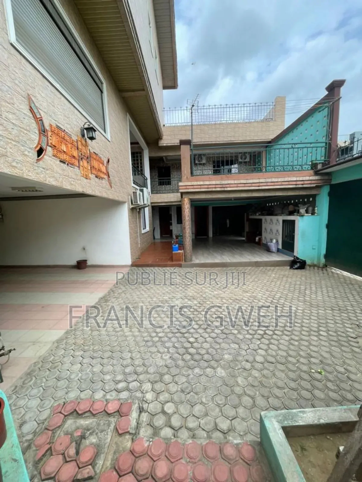 18chbre Duplex dans Francis Gweh, Cocody à Vendre
