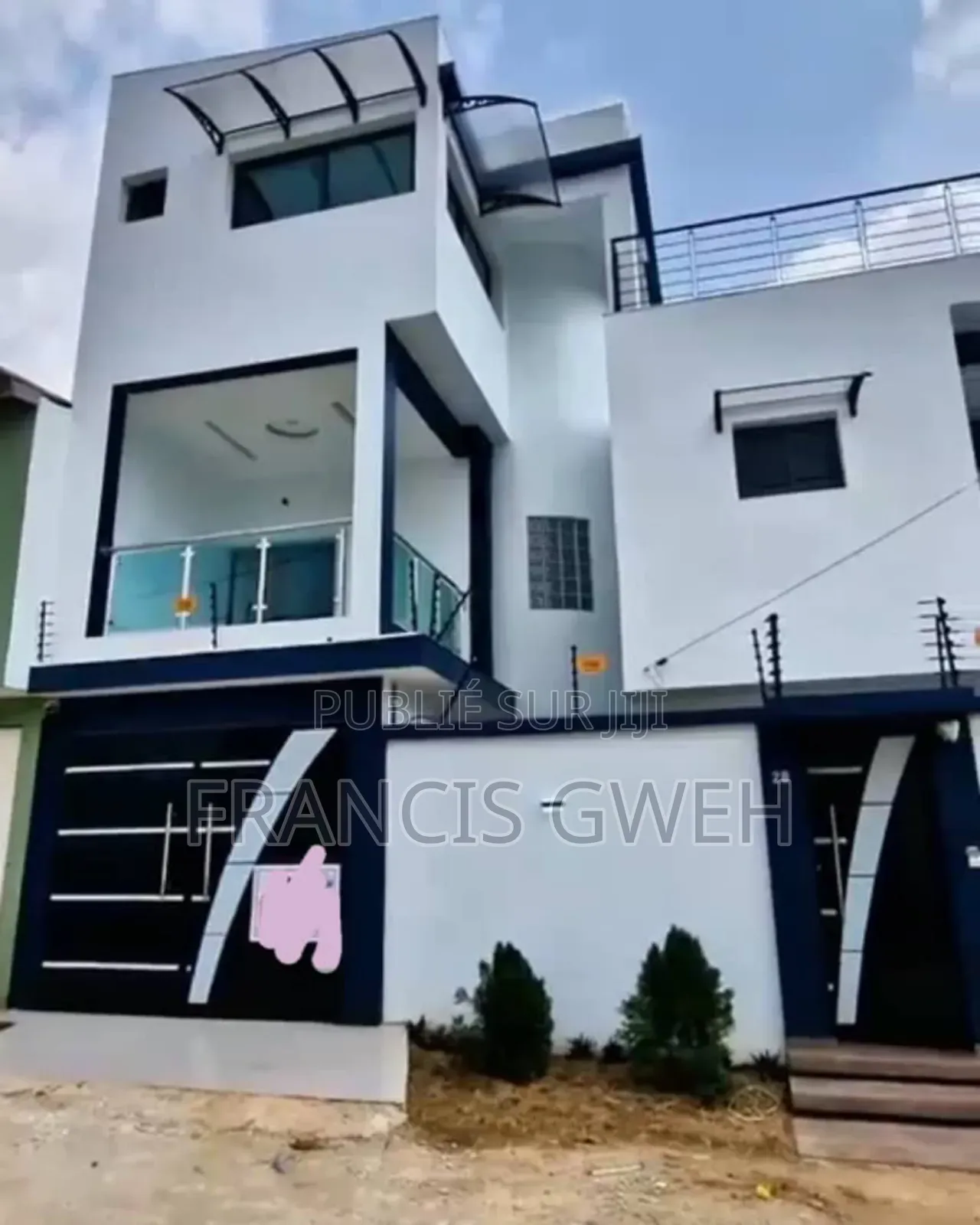 5chbre Duplex dans Francis Gweh, Cocody à Louer