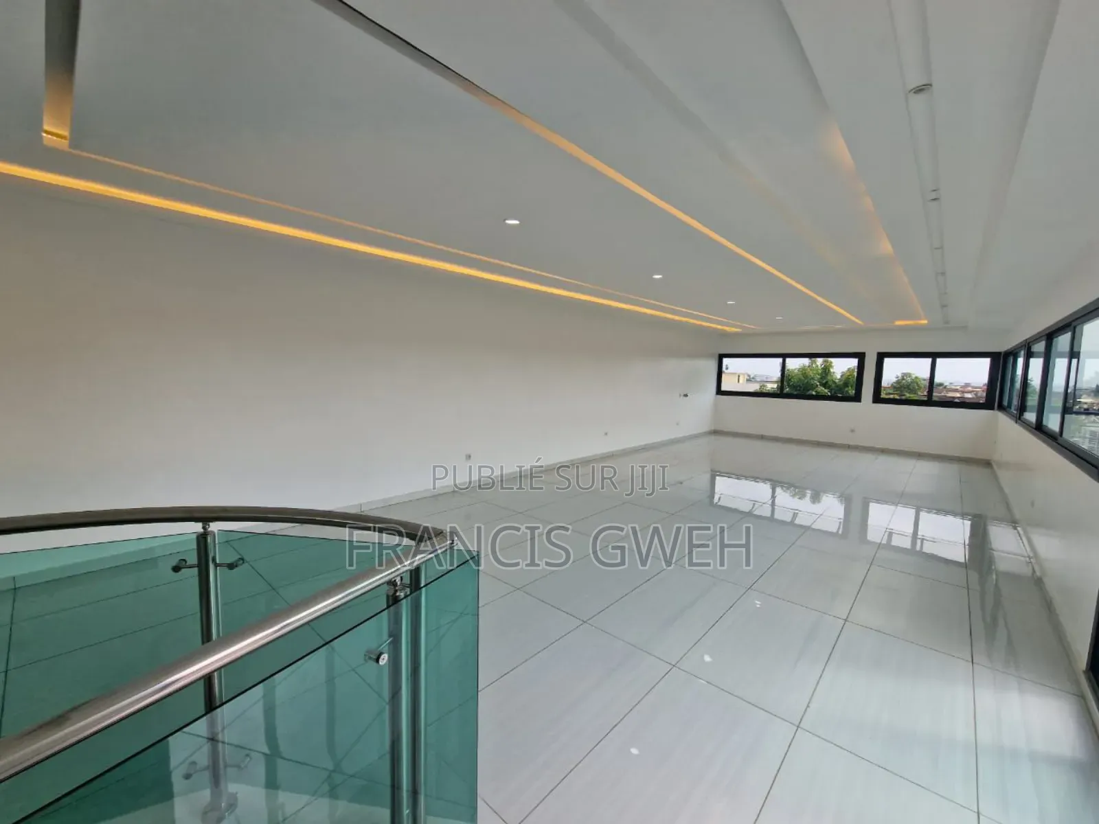 5chbre Duplex dans Francis Gweh, Cocody à Louer