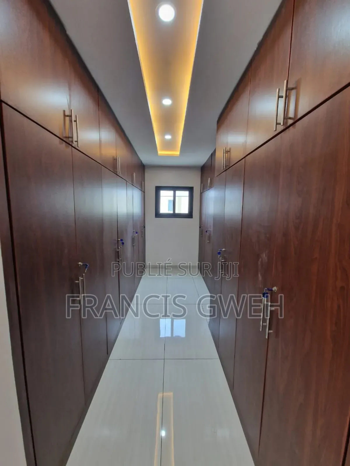 5chbre Duplex dans Francis Gweh, Cocody à Louer