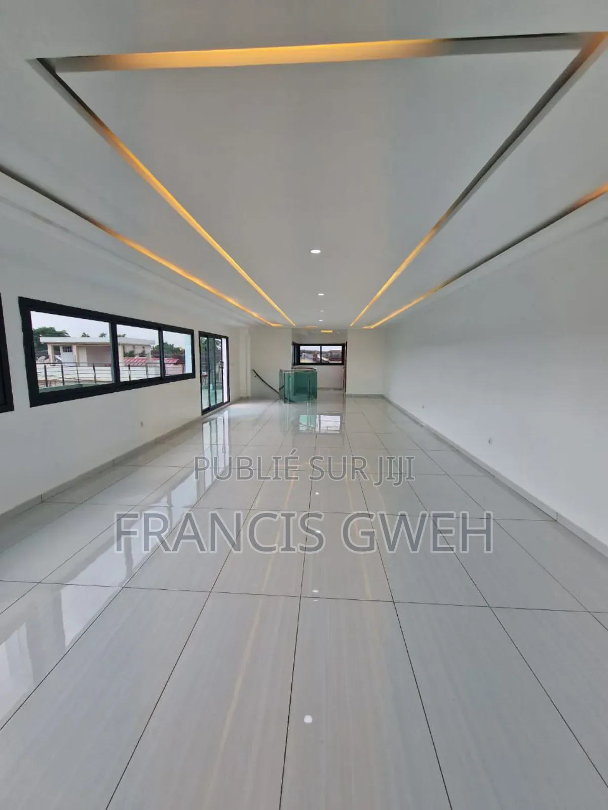 5chbre Duplex dans Francis Gweh, Cocody à Louer