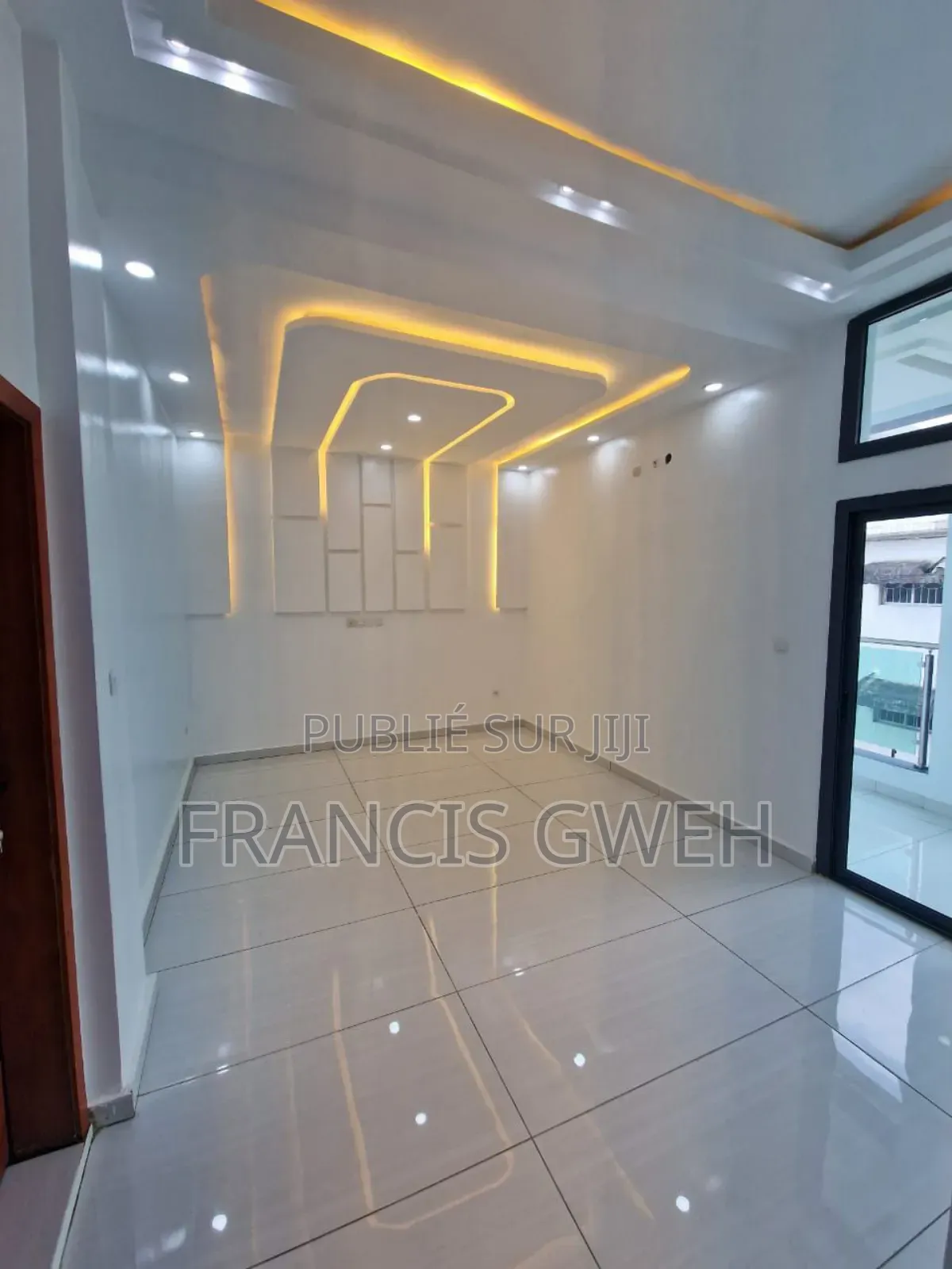 5chbre Duplex dans Francis Gweh, Cocody à Louer