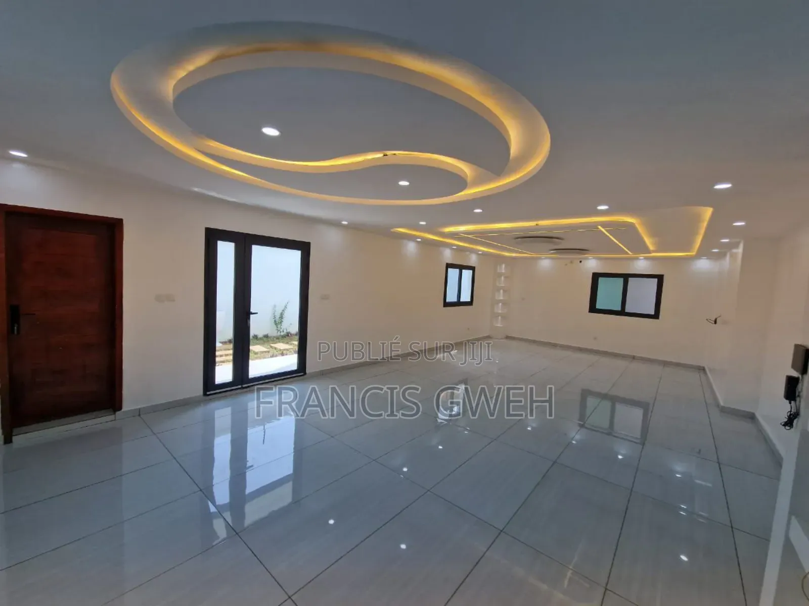 5chbre Duplex dans Francis Gweh, Cocody à Louer