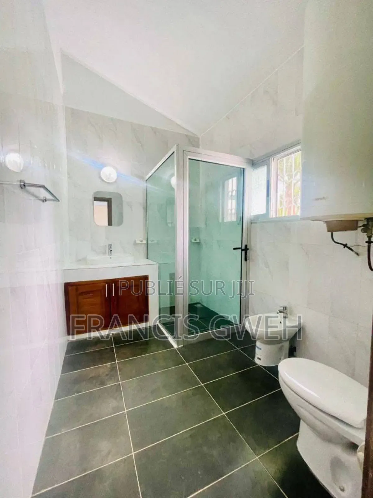 7chbre Duplex dans Francis Gweh, Cocody à Louer