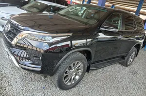 Toyota Fortuner 2023 Noir