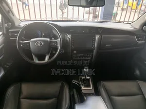 Toyota Fortuner 2023 Noir