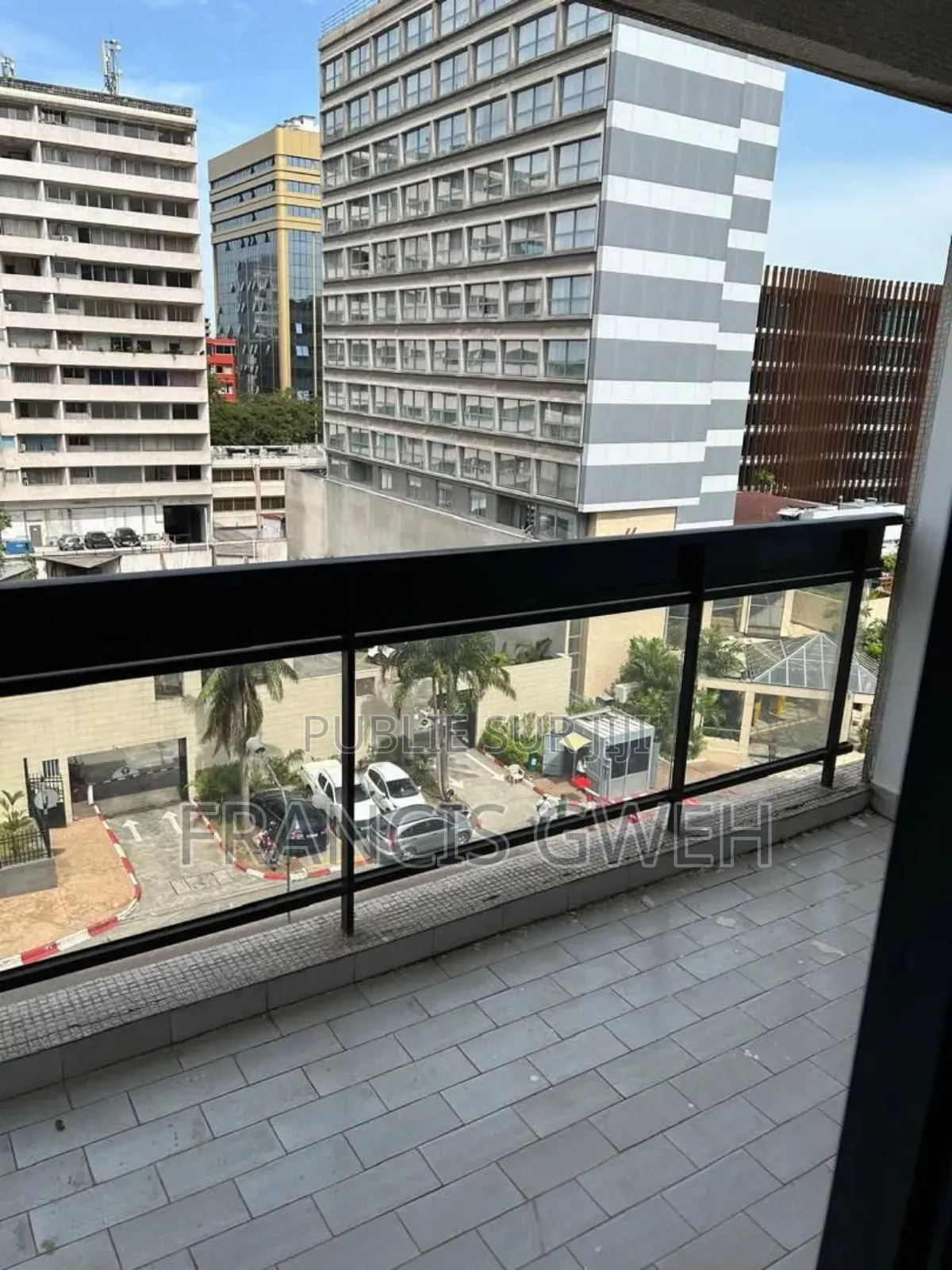 2chbre Appartement dans Francis Gweh, Cocody à Louer