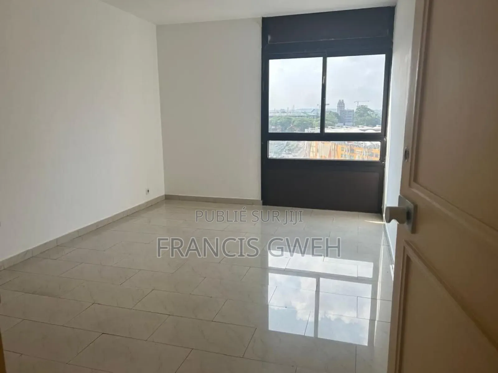 2chbre Appartement dans Francis Gweh, Cocody à Louer