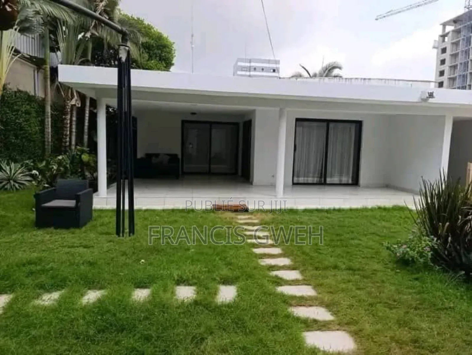 3chbre Villa dans Francis Gweh, Cocody à Louer