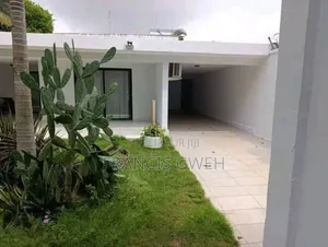 3chbre Villa dans Francis Gweh, Cocody à Louer