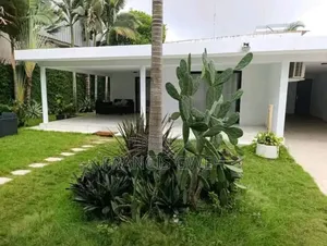 3chbre Villa dans Francis Gweh, Cocody à Louer