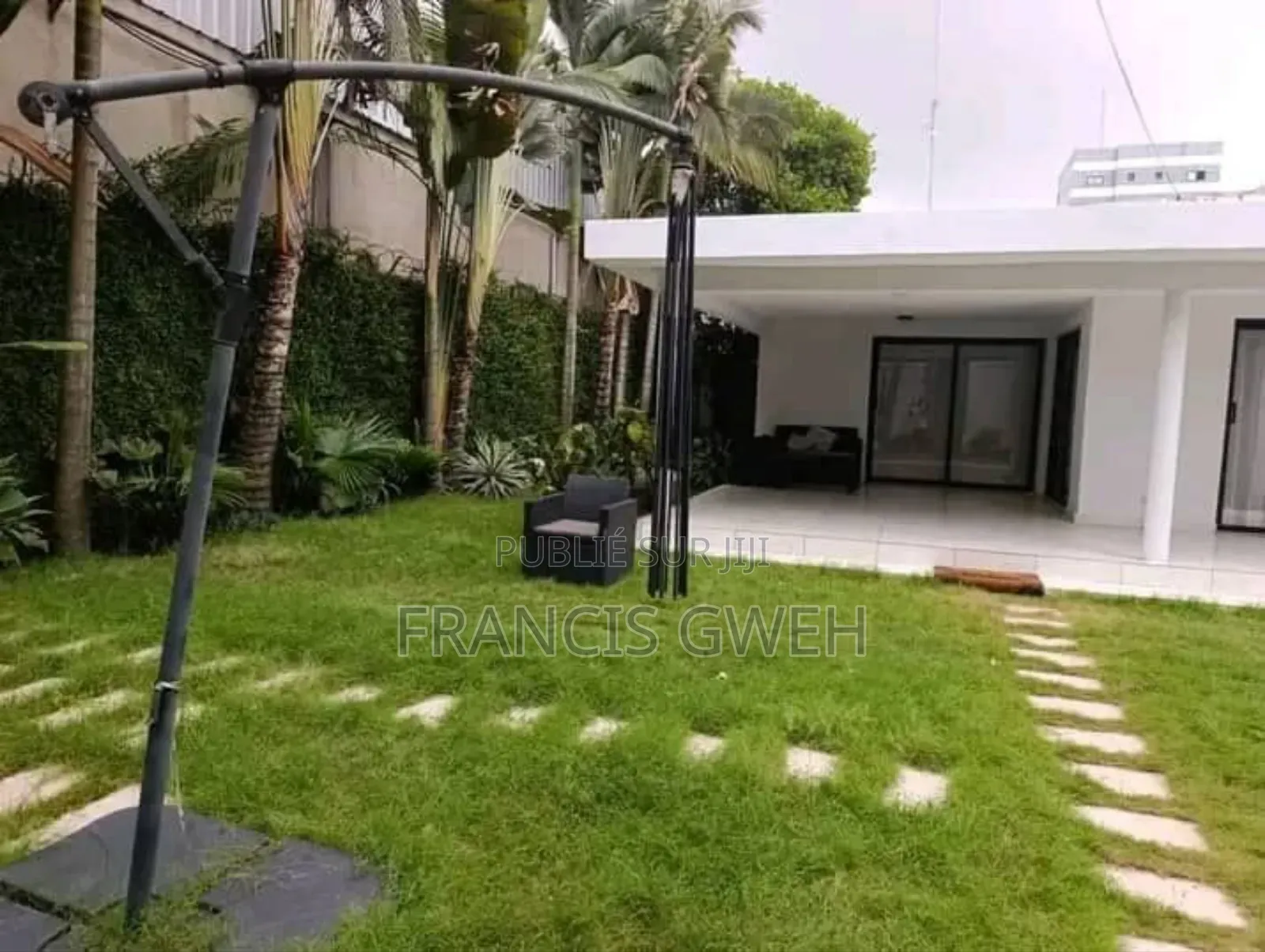 3chbre Villa dans Francis Gweh, Cocody à Louer