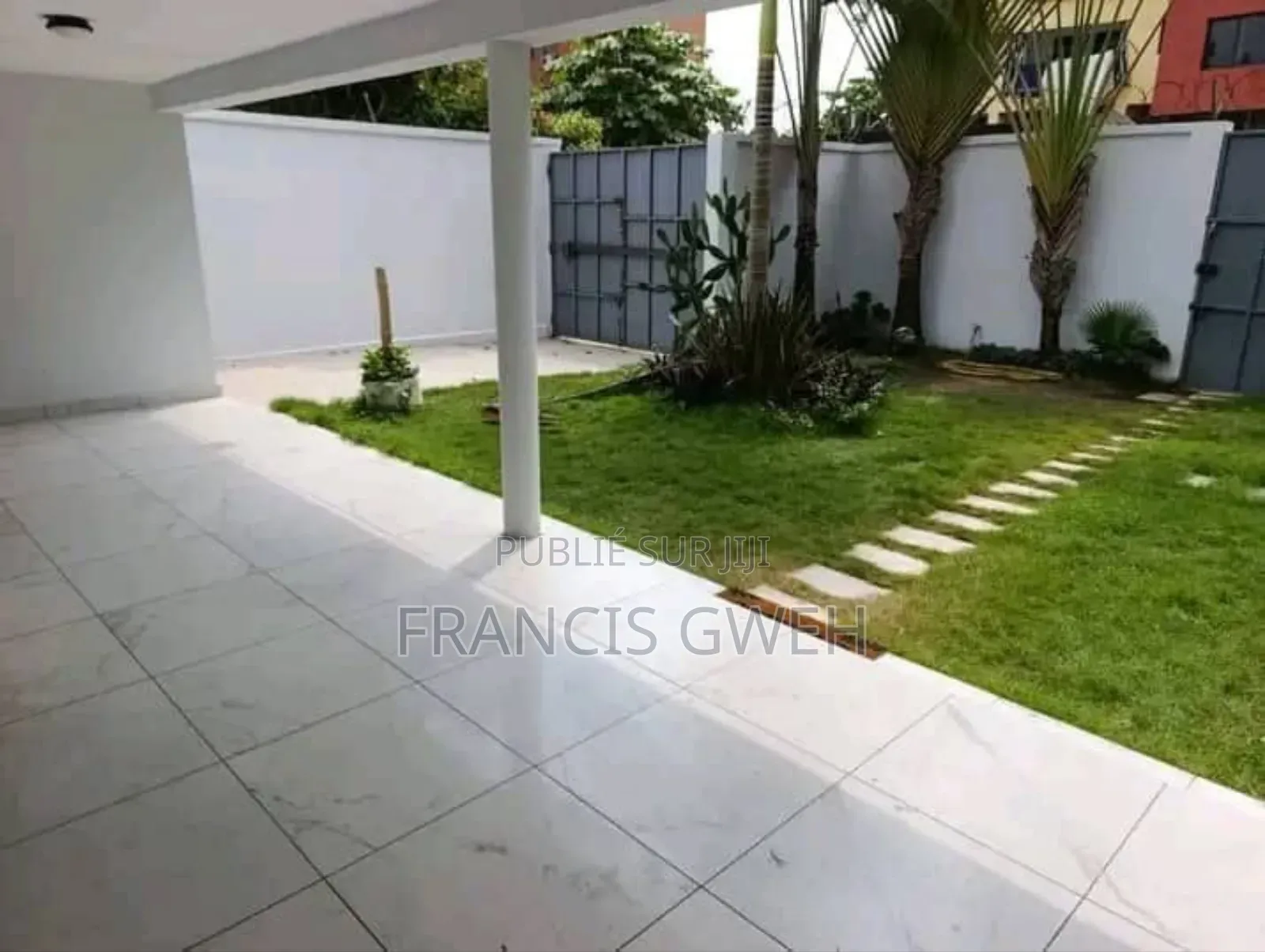 3chbre Villa dans Francis Gweh, Cocody à Louer