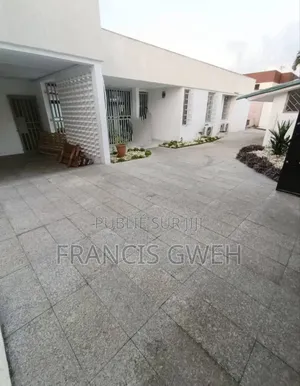4chbre Villa dans Francis Gweh, Cocody à Louer