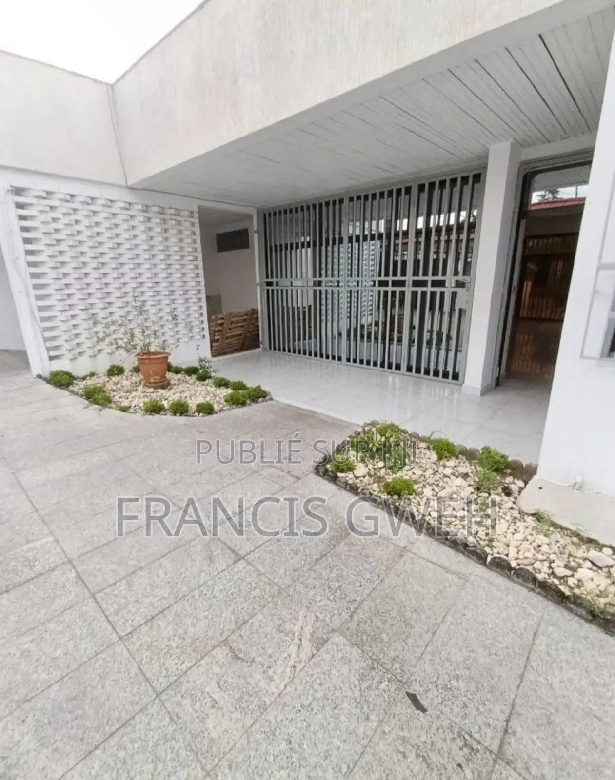 4chbre Villa dans Francis Gweh, Cocody à Louer