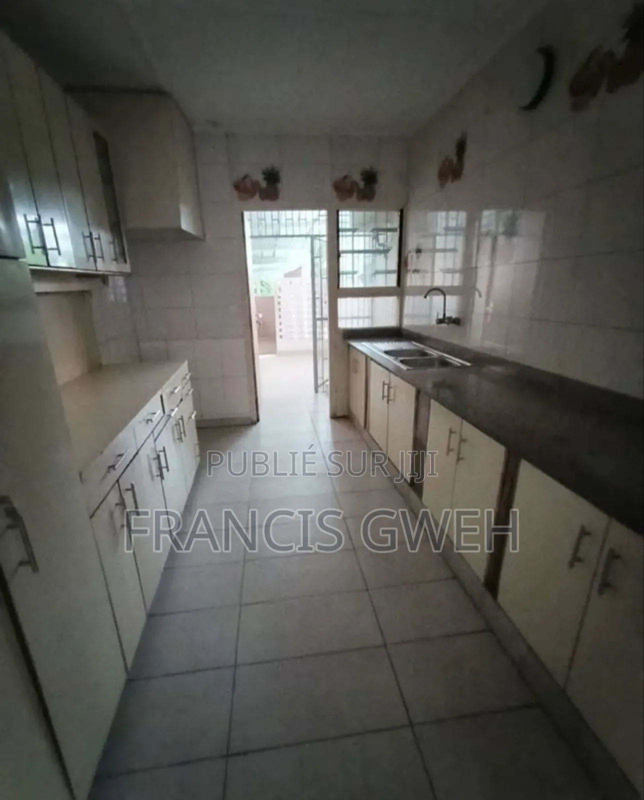 4chbre Villa dans Francis Gweh, Cocody à Louer