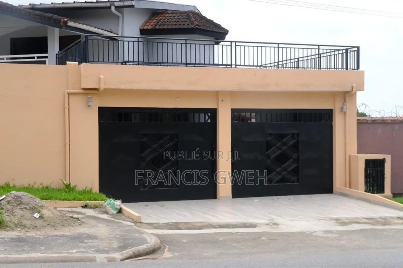 5chbre Duplex dans Francis Gweh, Cocody à Louer